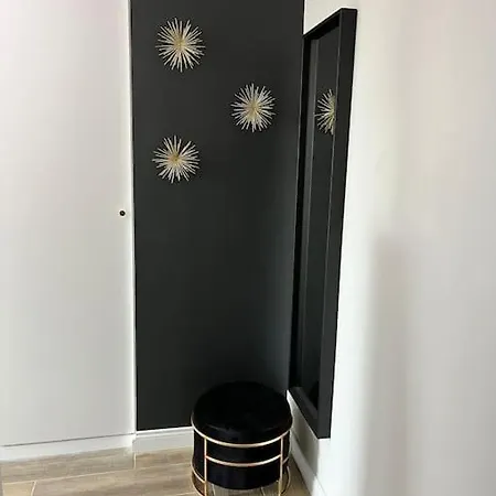 L'escale D'eli En Pleine Avenue De Champagne * إيبيرني